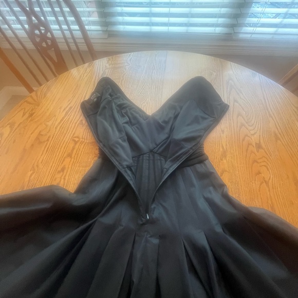 Tadashi Shoji Collection Silk Taffeta A-line Black Party Dress Cross Top Size 8 - Picture 11 of 13